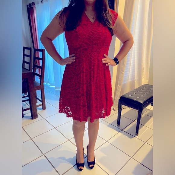 Gorgeous sequined red dress size 8P. - Picture 1 of 14